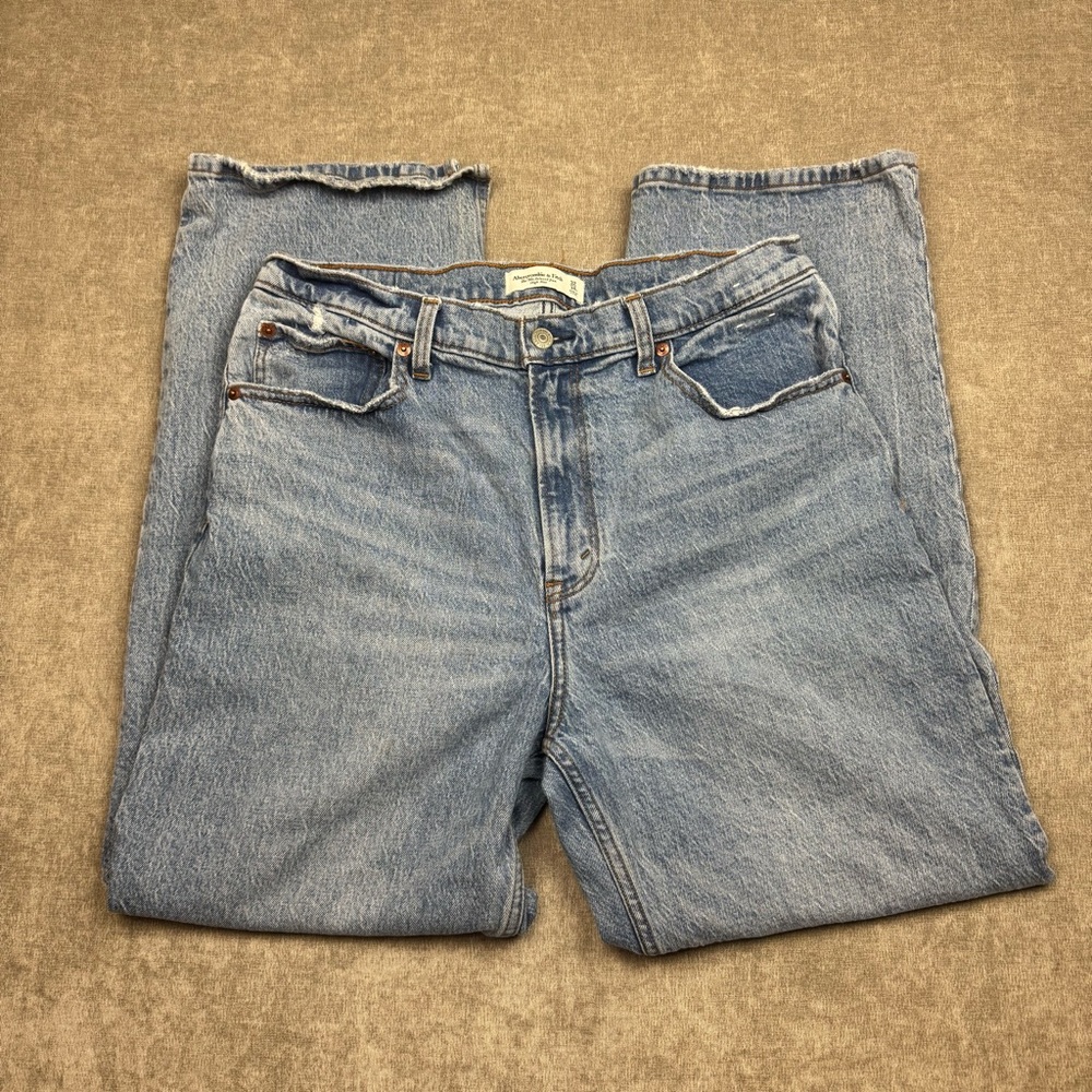 Abercrombie & Fitch The 90s Relaxed Jean High Rise Light Wash Blue Denim 32/14s